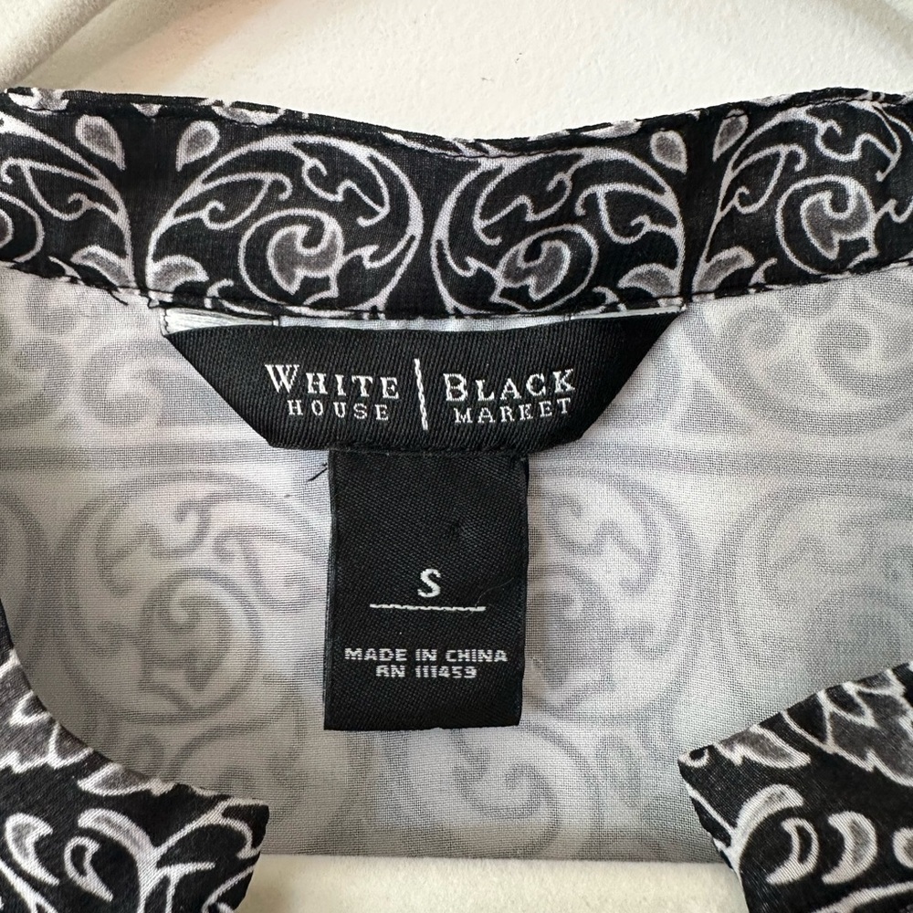 White House Black Market Black and White Patterned Women's Top size small - Picture 5 of 5